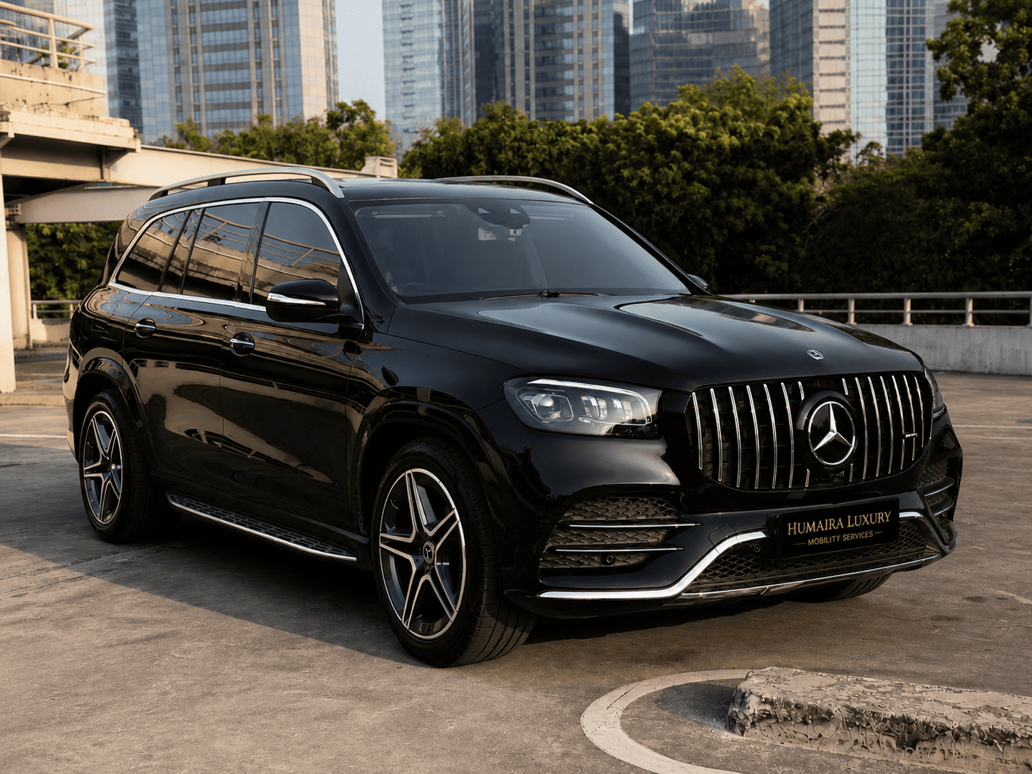 Black Mercedes-Benz GLS (X167) rolling shot, front three-quarter view